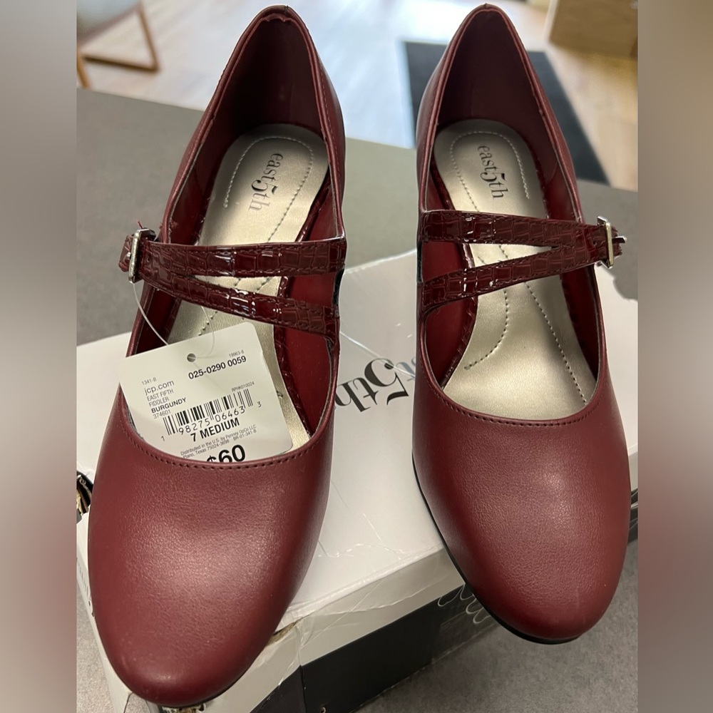 East 5th 7M - NEW in BOX -Burgundy Mary Jane Heels